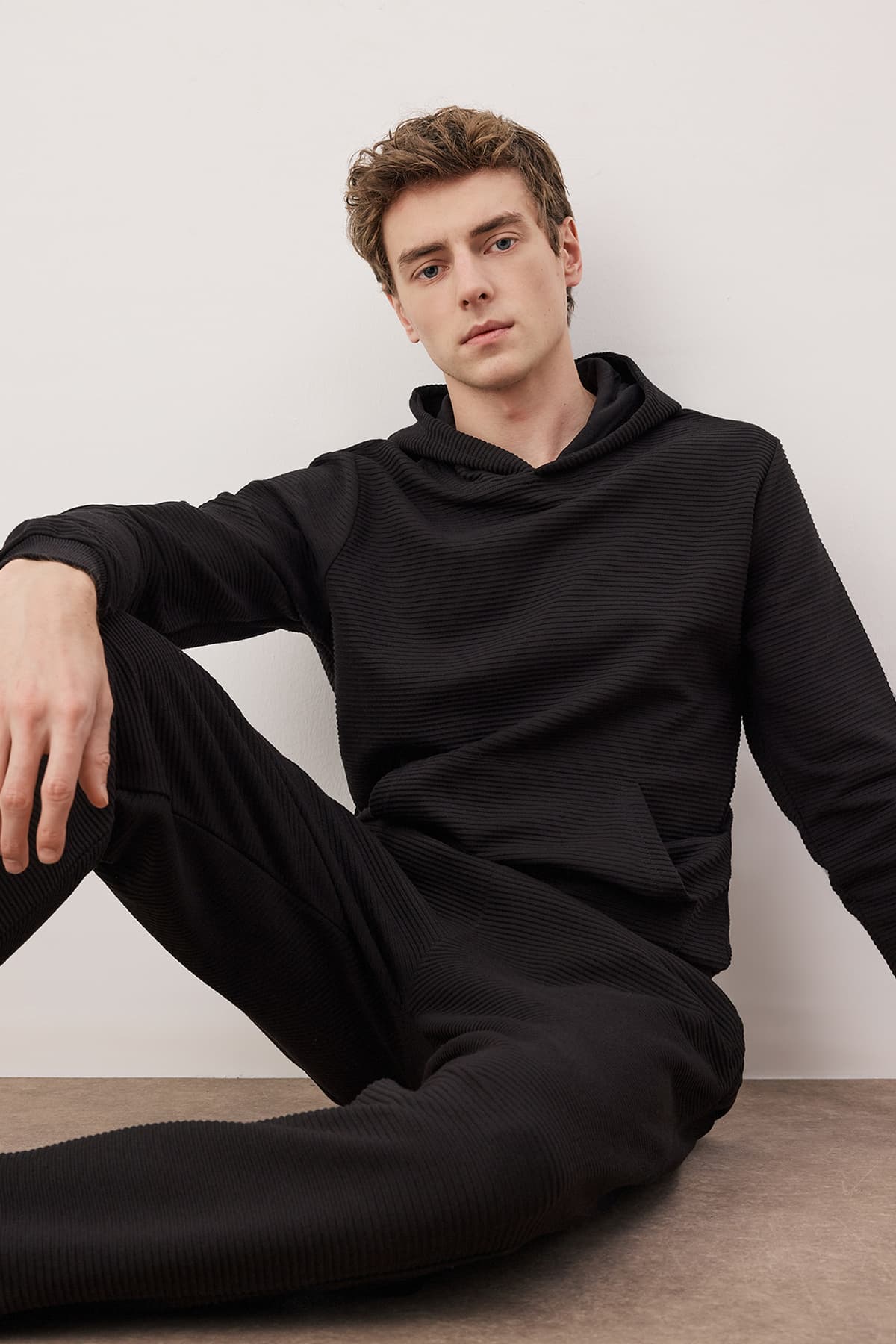 Black Regular/Normal Cut Hooded Textured Sweatshirt Tmnaw26Sw00068